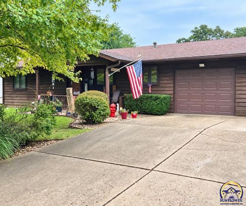 521 N 4th St, Carbondale, KS, 66414-9657 | Card Image