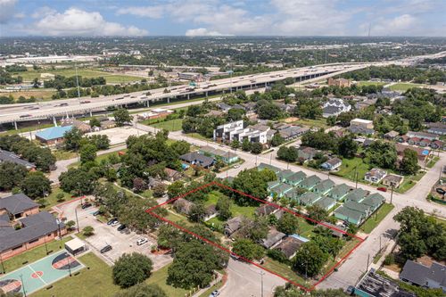 1202 Bayou St, Houston, TX, 77020-3809 | Card Image