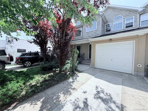 12 Yennicock Ave, Port Washington, NY, 11050-2130 | Card Image