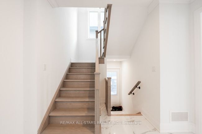 44 Bromont Dr, House other with 4 bedrooms, 4 bathrooms and 4 parking in Millbrook ON | Image 19