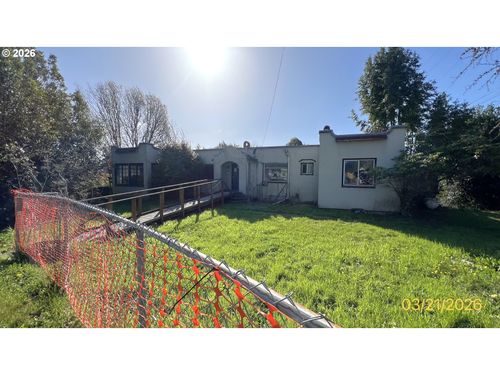 806 Railroad Ave, Myrtle Point, OR, 97458-1262 | Card Image