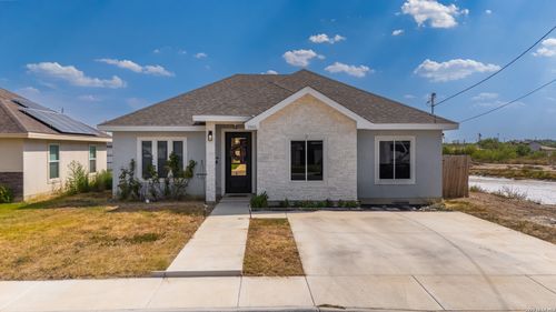 3043 Samuel Dr, Eagle Pass, TX, 78852-6975 | Card Image