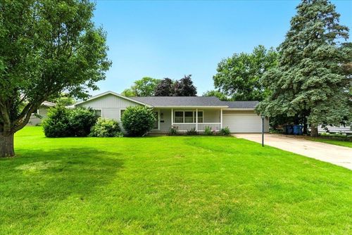 1131 Ridgemont Rd, Waterloo, IA, 50701-4841 | Card Image