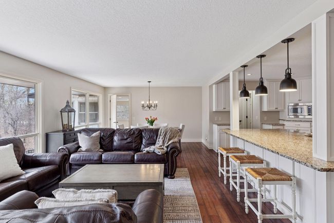 Additional seating at island for breakfast or entertaining guests. | Image 10