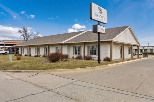 5020 Council St Ne, Cedar Rapids, IA, 52402 | Card Image