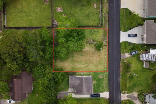 402 Bay Oaks Dr, La Porte, TX, 77571-7010 | Card Image