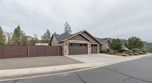 217 White Oak Way, Shady Cove, OR, 97539-8000 | Card Image