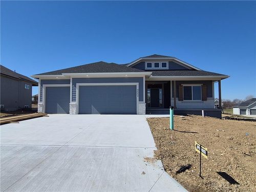 4550 145th Ter, Basehor, KS, 66007-9795 | Card Image