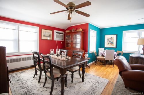 274 W Walnut St, Long Beach, NY, 11561-3215 | Card Image