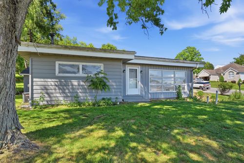 121 Crescent St, Evans City, PA, 16033-9217 | Card Image
