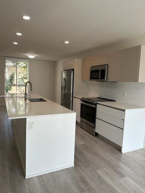 1208-2561 Ne 193rd St, Miami, FL, 33180-3467 | Card Image