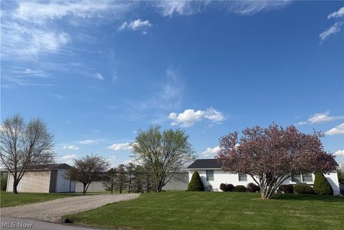 3585 Old Wheeling Rd, Zanesville, OH, 43701-8528 | Card Image