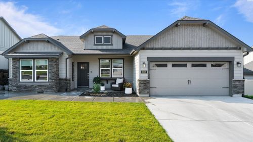 7315 W 25th Ave, Kennewick, WA, 99338-2585 | Card Image