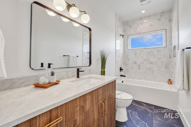 2282 E 4400 N, House other with 4 bedrooms, 4 bathrooms and 3 parking in Filer ID | Image 39