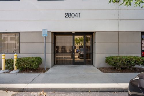 e3-28041 Smyth Dr, Valencia, CA, 91355-4023 | Card Image