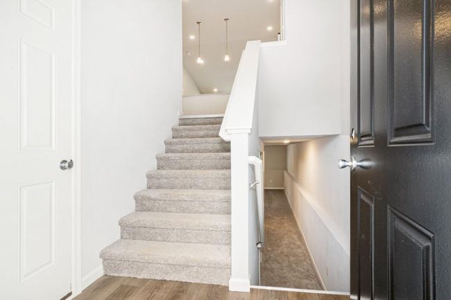 21-PCE099-i1800-Foyer | Image 13
