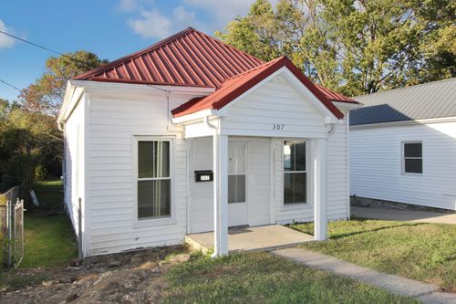 307 E Woodford St, Lawrenceburg, KY, 40342-1145 | Card Image