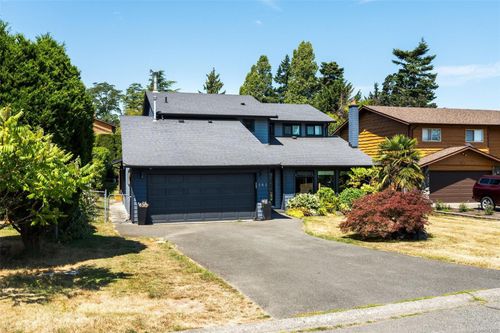 181 White Pine Rd, View Royal, BC, V9B5E1 | Card Image