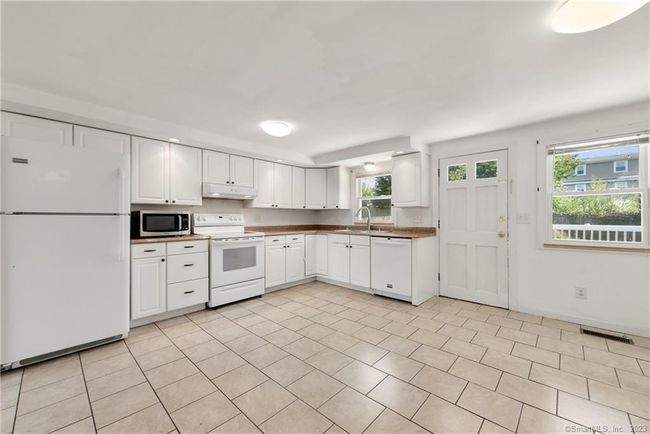 115 Mohawk Drive Ext, House other with 3 bedrooms, 2 bathrooms and 2 parking in West Haven CT | Image 6
