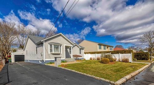 213 Boyden St, Fall River, MA, 02721-5007 | Card Image