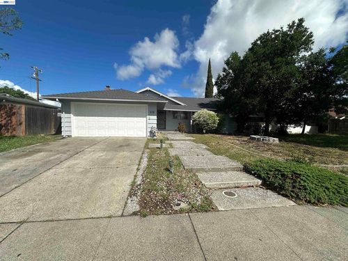 378 Acacia St, Fairfield, CA, 94533-3766 | Card Image