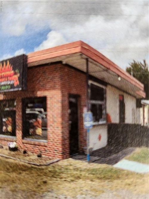 908 W Pembroke Ave, Hampton, VA, 23669-3329 | Card Image