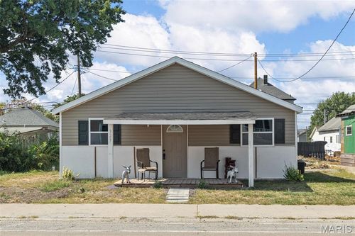 329 S Main St, Dupo, IL, 62239-1325 | Card Image