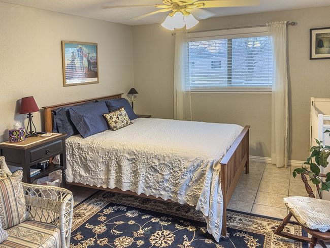 702 E Schubert St, House other with 3 bedrooms, 3 bathrooms and 2 parking in Fredericksburg TX | Image 16