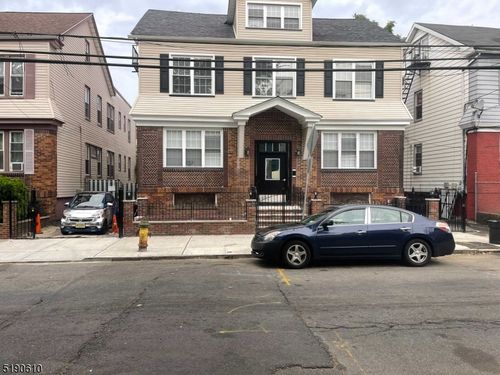 421 Leslie St, Newark, NJ, 07112-1208 | Card Image