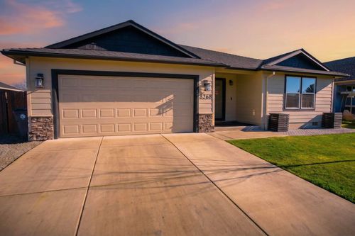 8268 29th St, White City, OR, 97503-1222 | Card Image