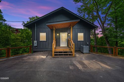 810 Upper Windsor Way, Gatlinburg, TN, 37738 | Card Image