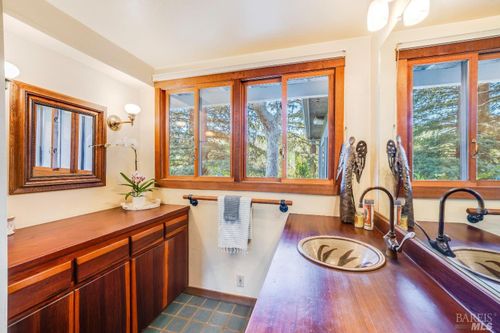 6201 Old River Rd, Ukiah, CA, 95482-9657 | Card Image