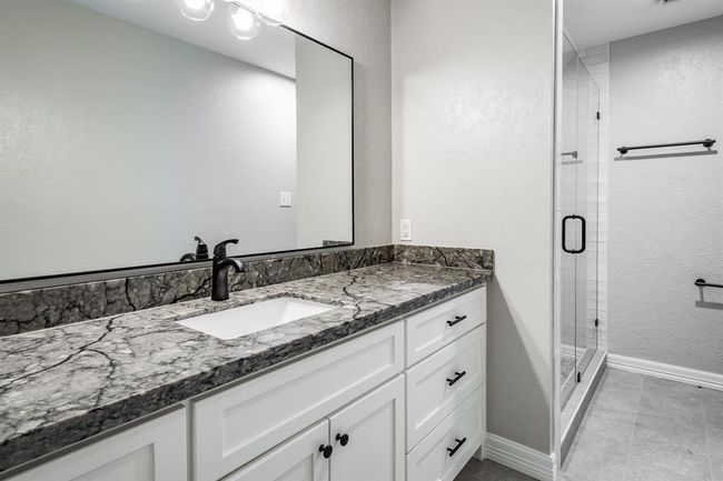 402 Cs Harmon Rd, Home with 4 bedrooms, 4 bathrooms and 2 parking in Hankamer TX | Image 24