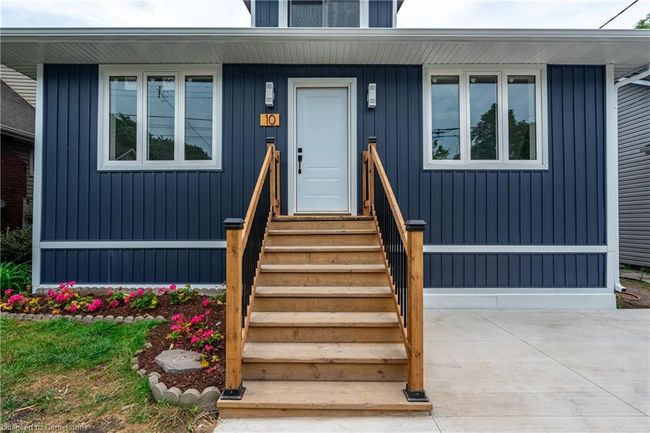10 Comet Ave, House other with 5 bedrooms, 3 bathrooms and 1 parking in Hamilton ON | Image 4
