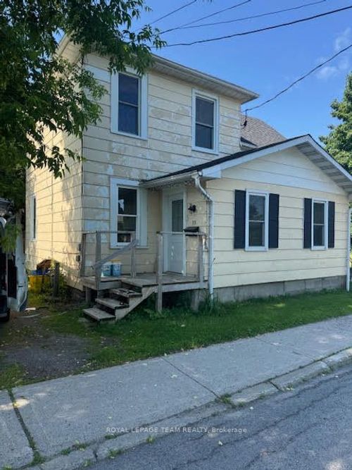 33 Alfred St, Smiths Falls, ON, K7A4H9 | Card Image