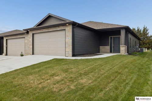 9855 Keystone Dr, Lincoln, NE, 68516-4136 | Card Image