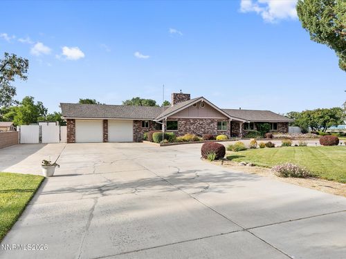 420 Country Dr, Fernley, NV, 89408-9055 | Card Image