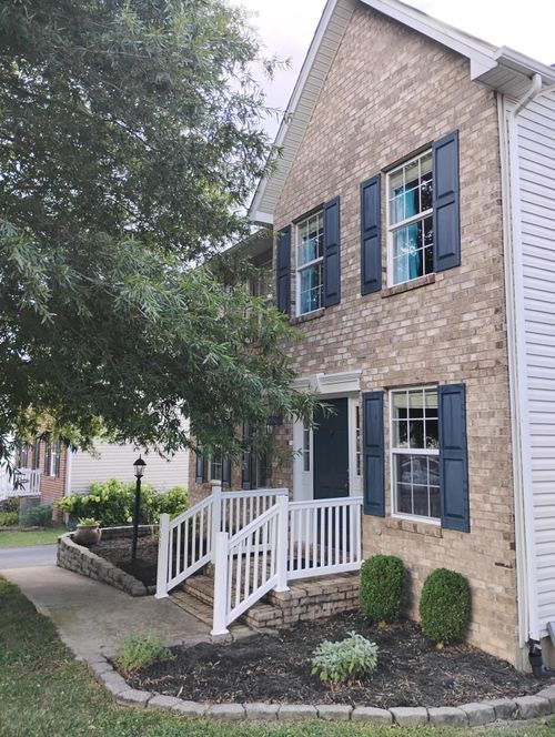 305 Sequoia Cir Nw, Christiansburg, VA, 24073-5717 | Card Image