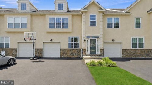 381 Manor Cir, Harleysville, PA, 19438-1964 | Card Image