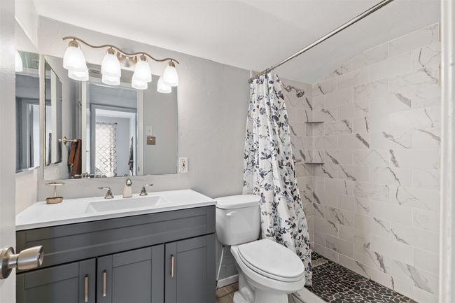 5232 Country Club Dr, Condo with 2 bedrooms, 2 bathrooms and null parking in Granbury TX | Image 16