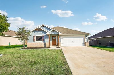 105 Arrowhead Drive, House other with 3 bedrooms, 2 bathrooms and null parking in Sanger TX | Image 1