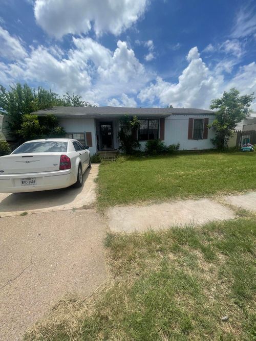 305 Broad Ave, Ballinger, TX, 76821-2518 | Card Image