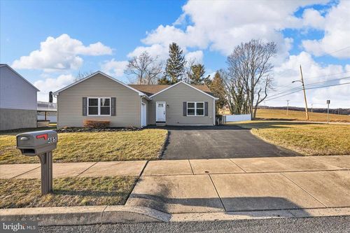 485 Steven Dr, Hellam, PA, 17406-1432 | Card Image