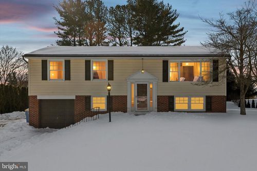 108 E 1st Ave, PARKESBURG, PA, 19365-1238 | Card Image