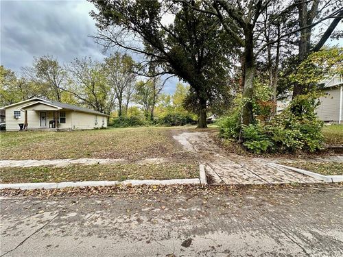 6716 Walrond Ave, Kansas City, MO, 64132-3048 | Card Image