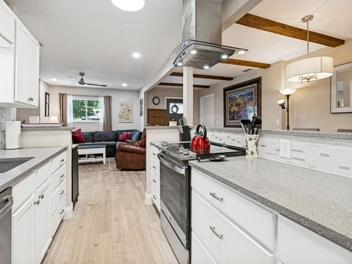 875 Lovers Ln, Grapevine, TX, 76051-4132 | Card Image