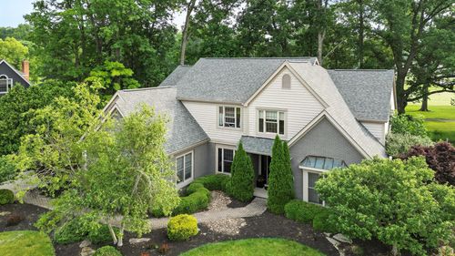 5695 Medallion Dr E, Westerville, OH, 43082-9746 | Card Image
