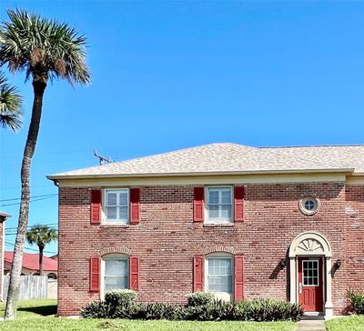 B - 135 E Colonial Court, Condo with 2 bedrooms, 1 bathrooms and null parking in Indian Harbour Beach FL | Image 1