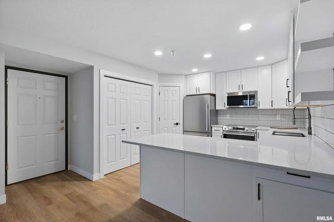 UNIT-203 - 209 E Price St, Condo with 2 bedrooms, 2 bathrooms and null parking in Eldridge IA | Image 8