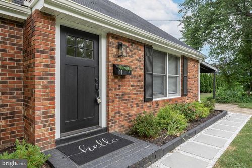 11 E Sutton Ave, MOORESTOWN, NJ, 08057-2850 | Card Image